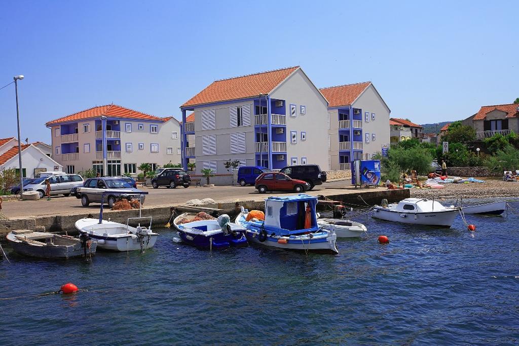 Aparthotel Marina Gromela Mirce Camera foto